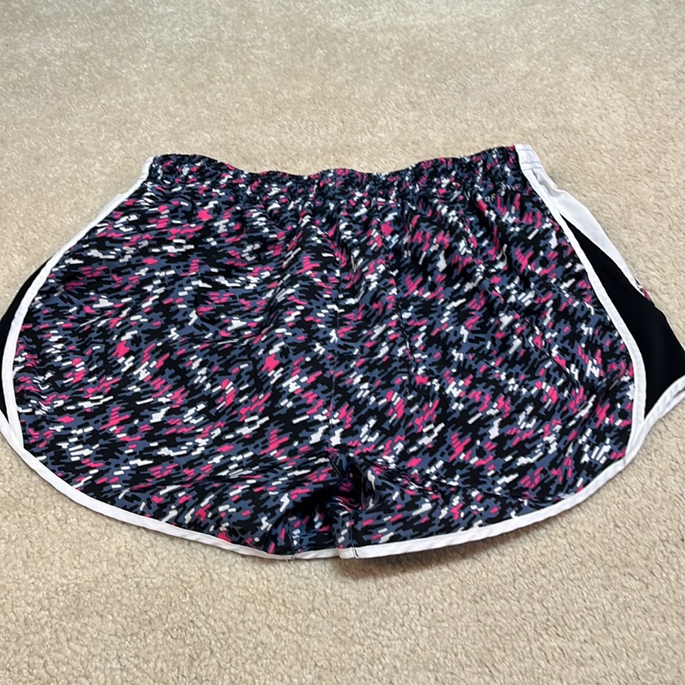 Nike - Picture 3 of 3